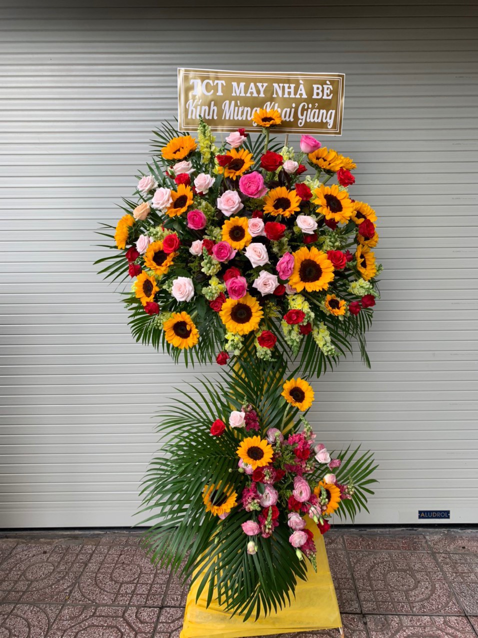 Mẫu Hoa Kệ Khai Trương