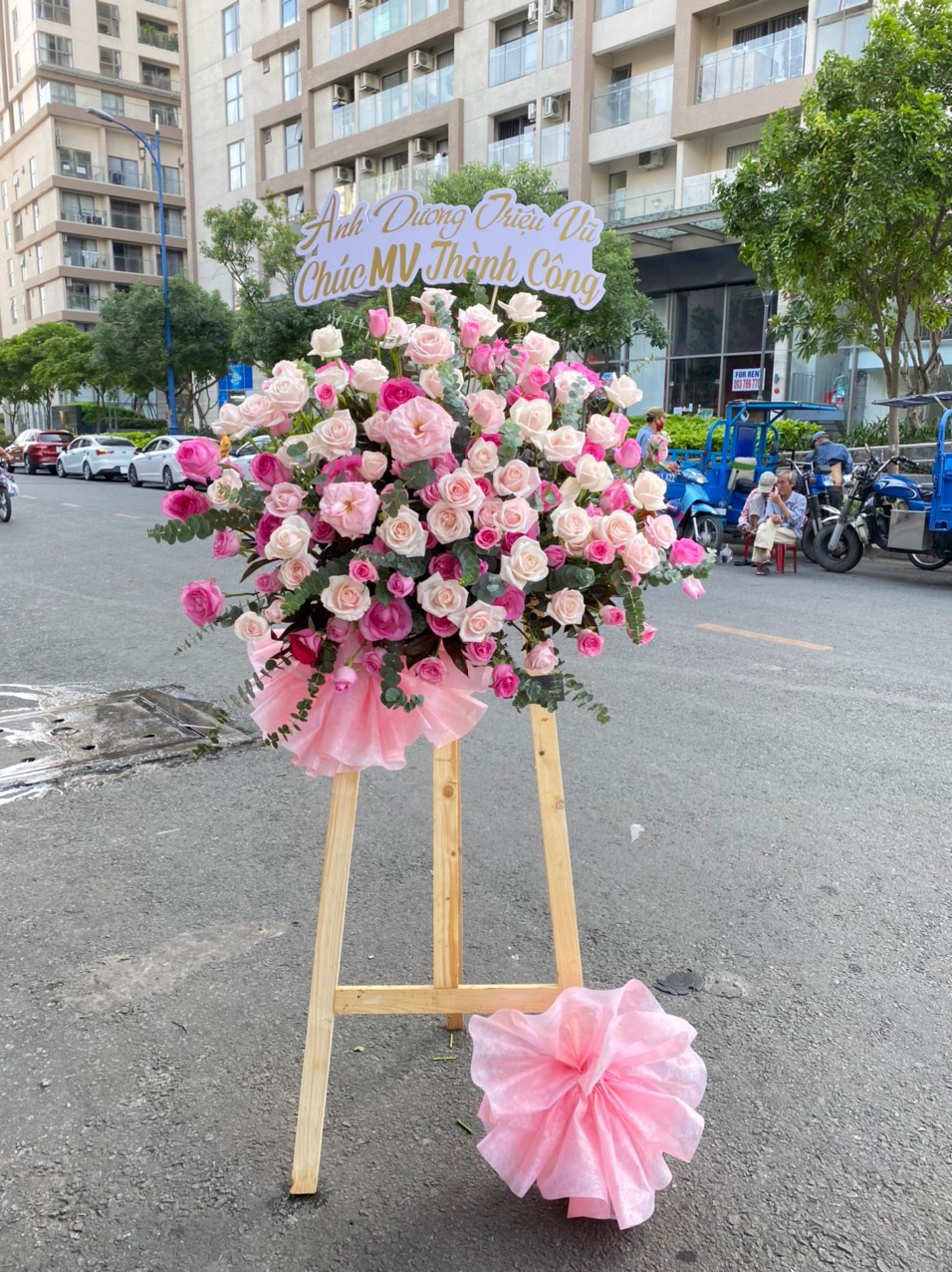 Mẫu Hoa Kệ Khai Trương
